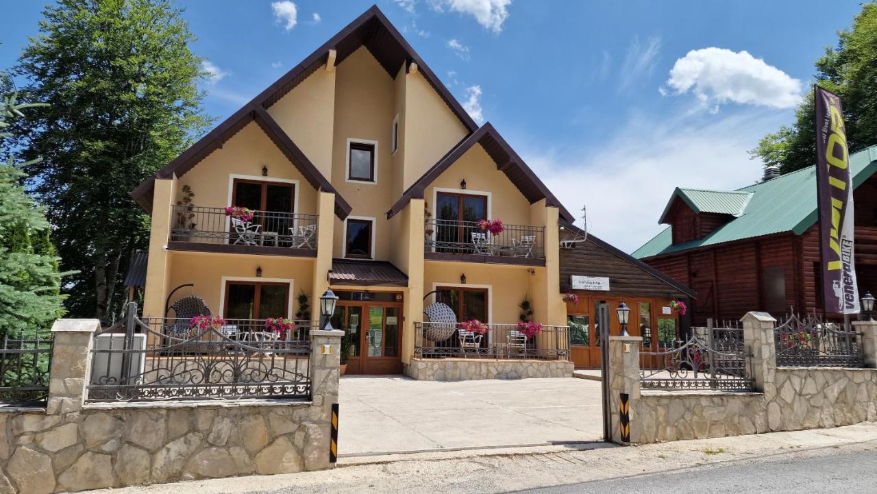 Estudio con balcón