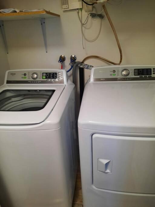 Lovely 2 Bedroom apartment close to Avalon Mall - B&B Saint John's