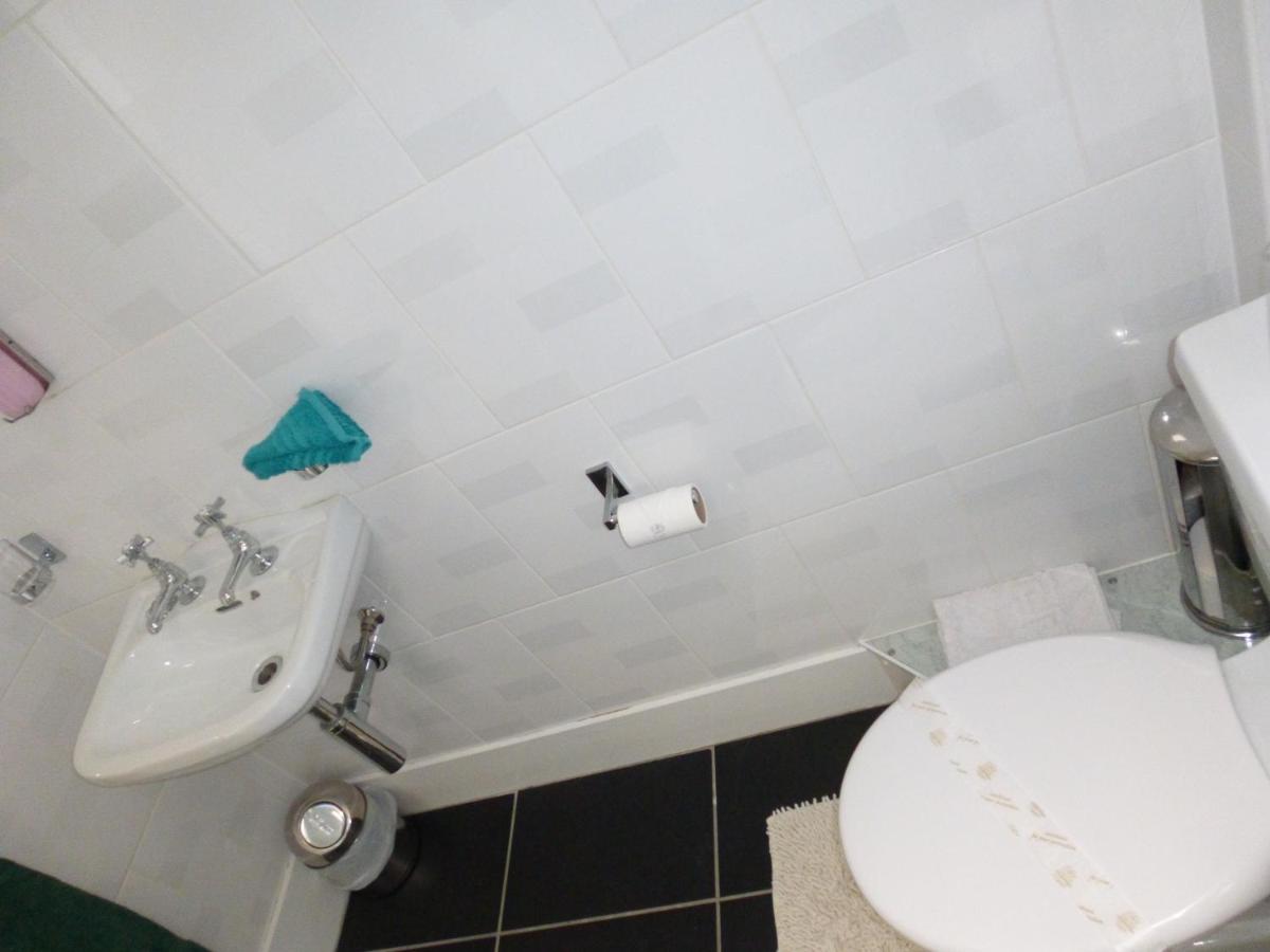 Familienzimmer mit eigenem Bad – oberste Etage
