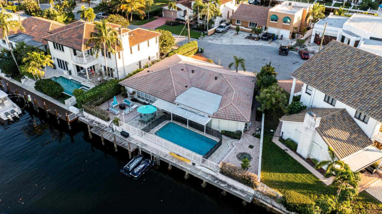 Waterfront Villa Heated Pool Spa Walk To Beach - B&B