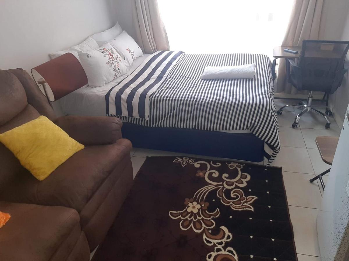 Lovely studio with the pool - B&B Nairobi