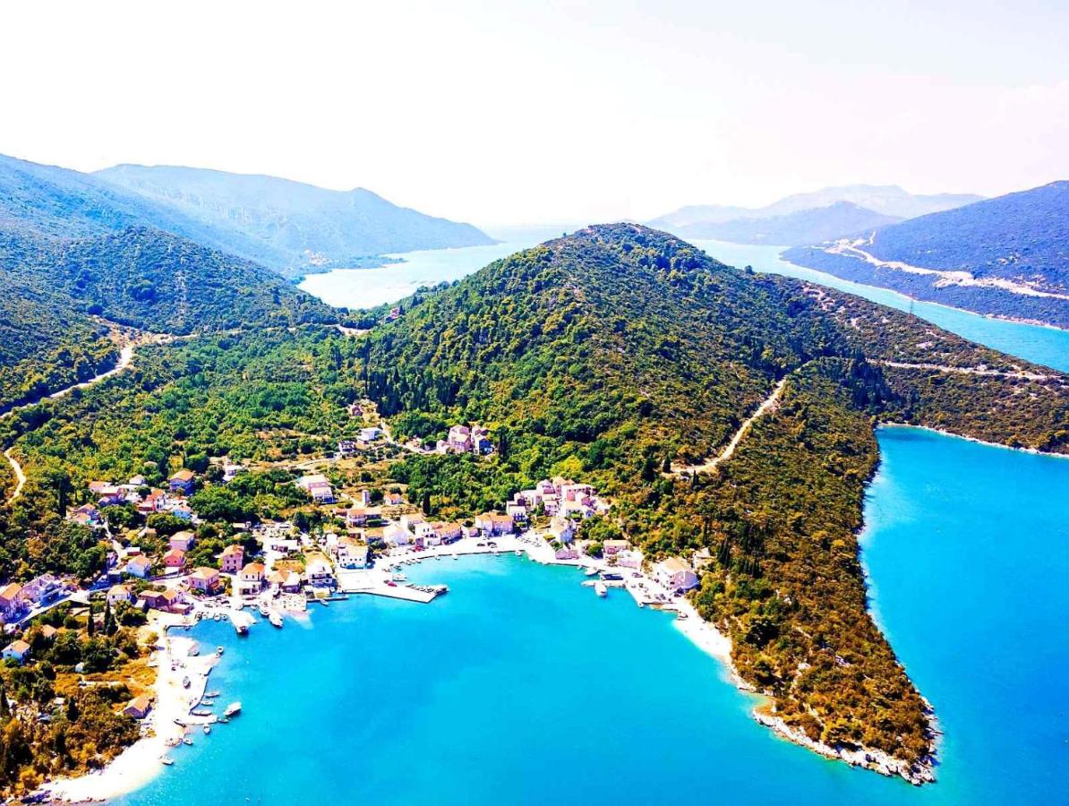 Bougainvillea--Apartment By The Sea - B&B Ston