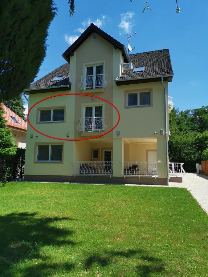 Apartment with Garden View