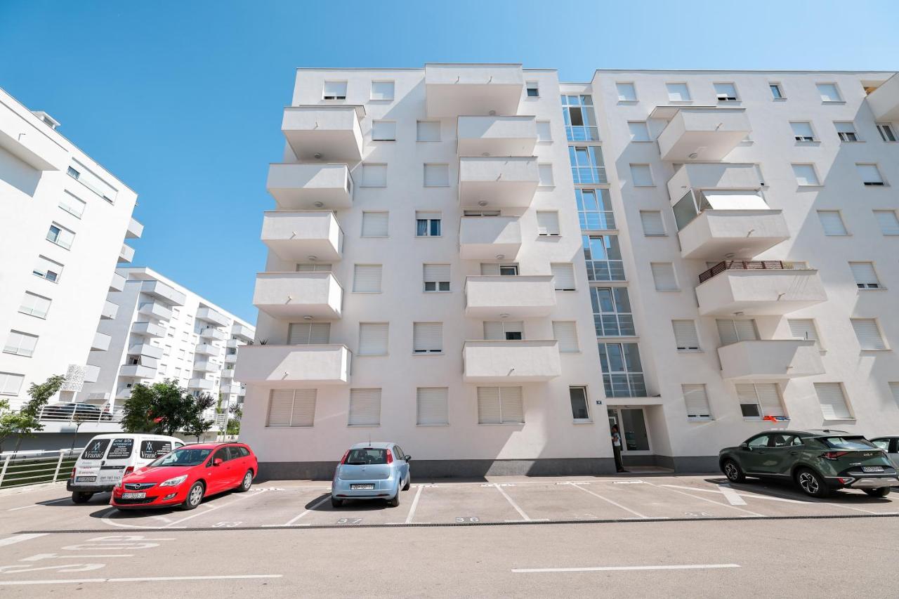 Apartment Lorenzo - cozy apartment with balcony & free parking - Ferienwohnung Zadar