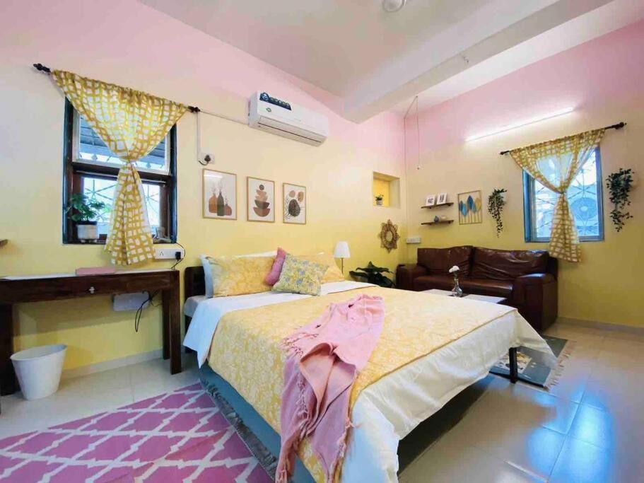 B&B Bombay - Bandra Studio Lokhandwala House, Near Carter Road, Palli Hill by Connekt Homes - Bed and Breakfast Bombay