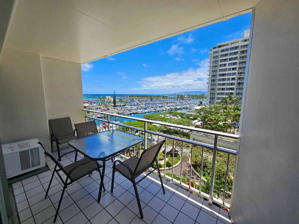 B&B Honolulu - Ilikai Hotel Condo with Kitchen and Ocean View - Bed and Breakfast Honolulu