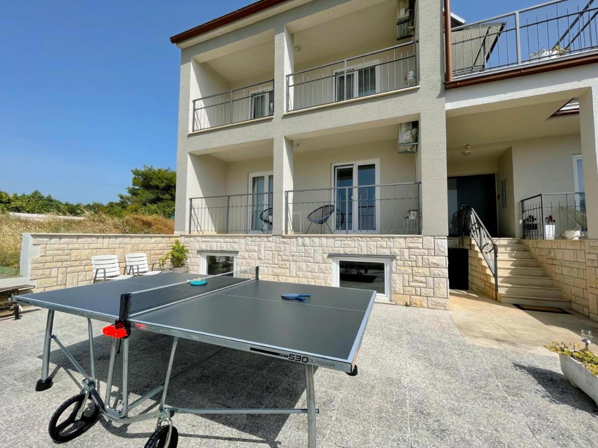 Caramel Comforts with Sea View in Stinjan only 300 m from the Beach, free parking - Ferienwohnung Pula