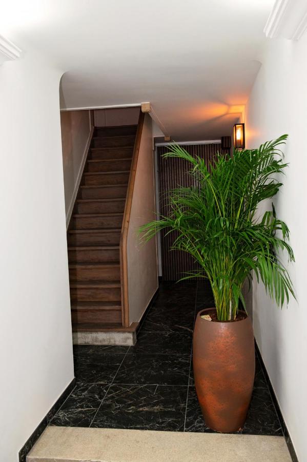 Botanique Suites AirBnB, Antwerp - B&B