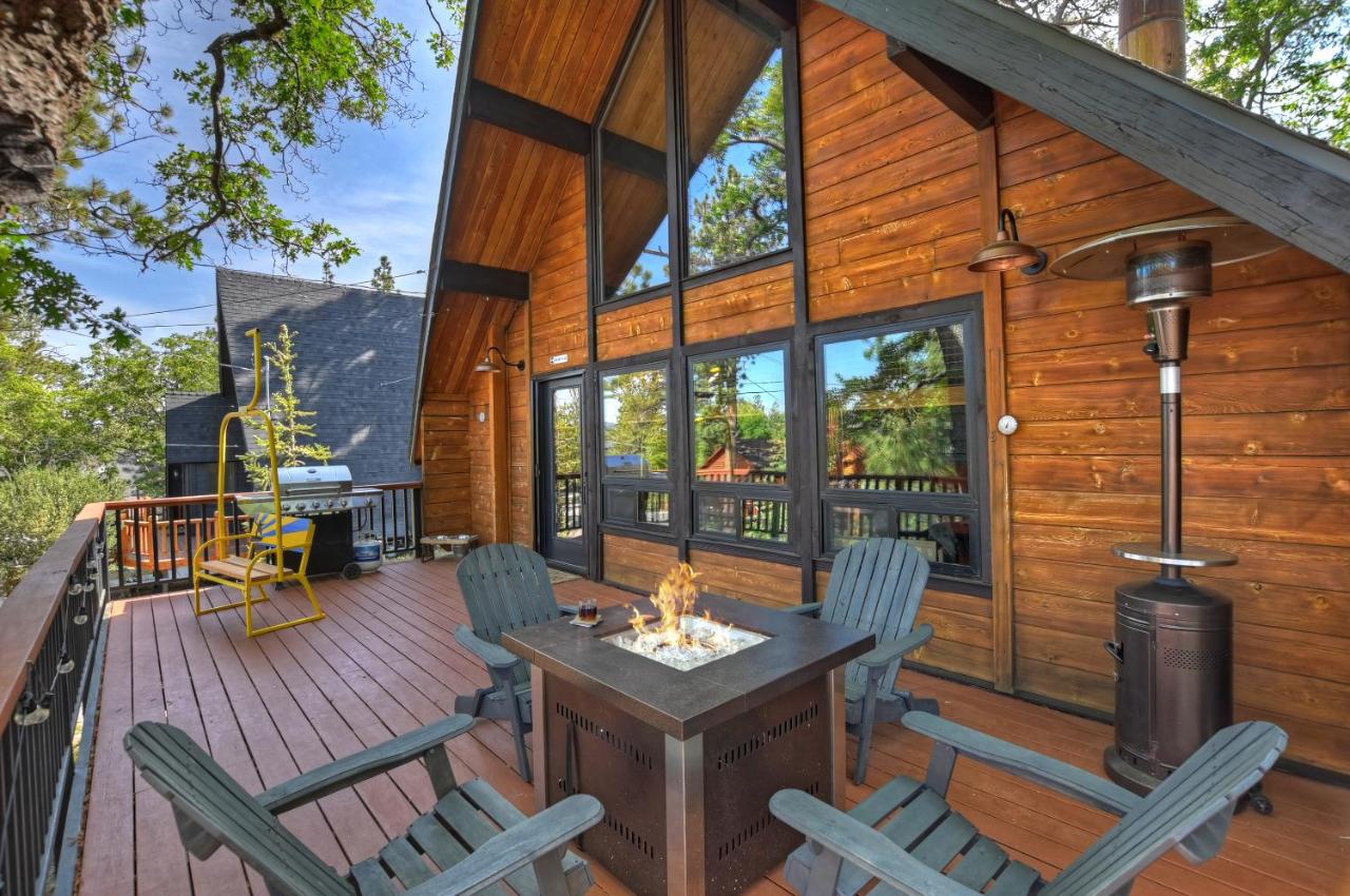 B&B Big Bear Lake - New!!! Dreamy Bear Haus- Updated Retro Retreat & Spa, Pet & Kid Friendly - Bed and Breakfast Big Bear Lake