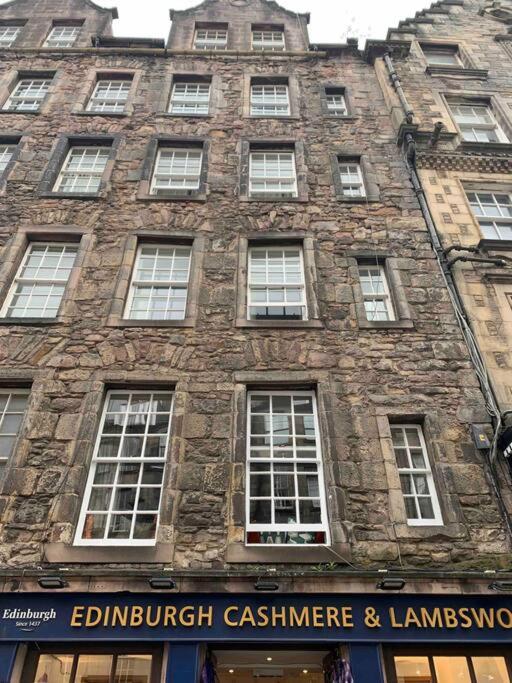 16th Century Courtyard Apartment on the Royal Mile - B&B Edinburgh