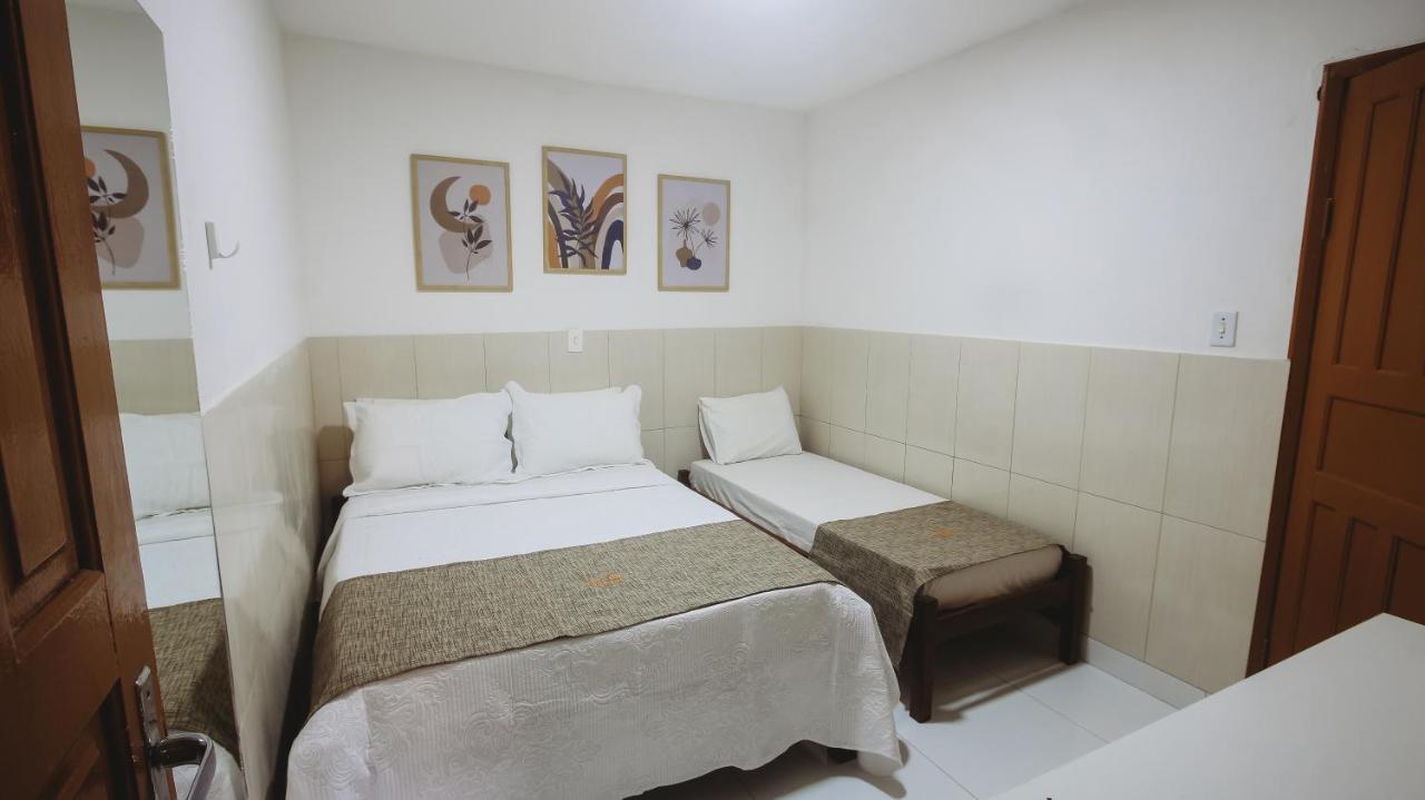 Camera Tripla Economy