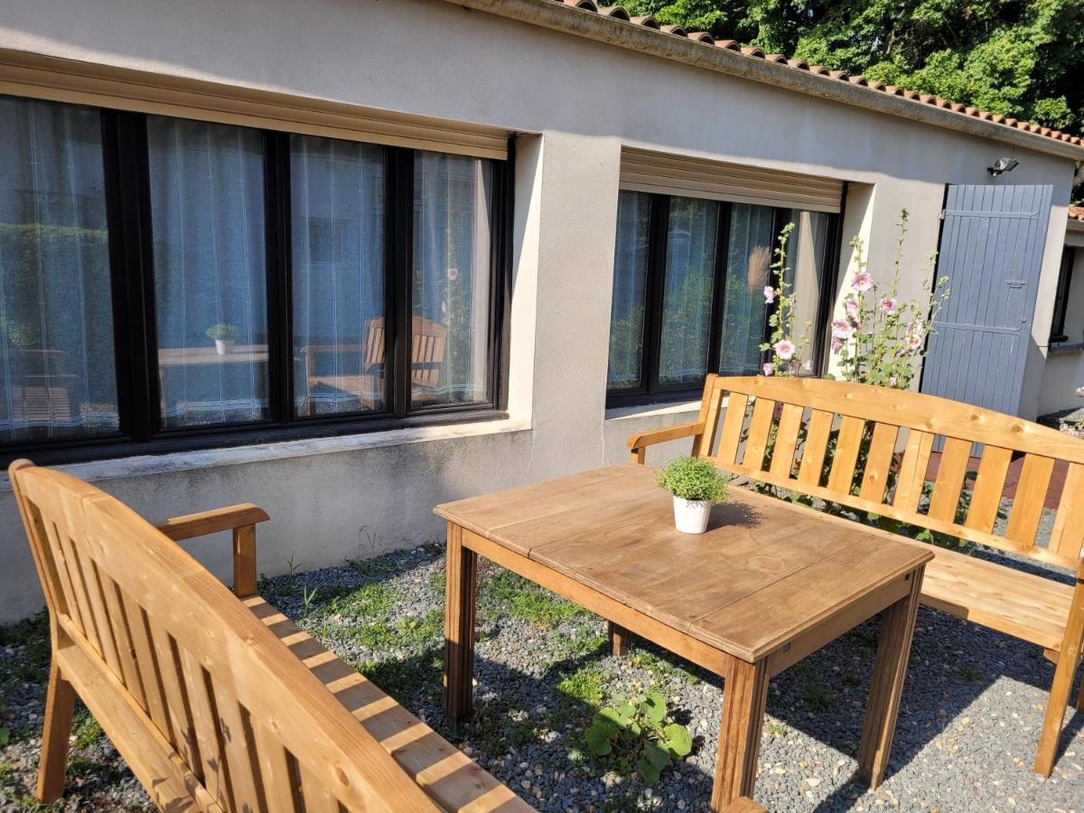 Maison de ville au calme avec jardin et parking - Chambres d’hôtes