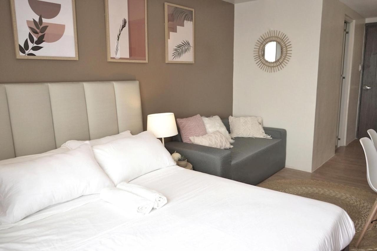 Quince Studio w/ Balcony Orochi Staycation PH at Loop Tower CDO - B&B Cagayan de Oro