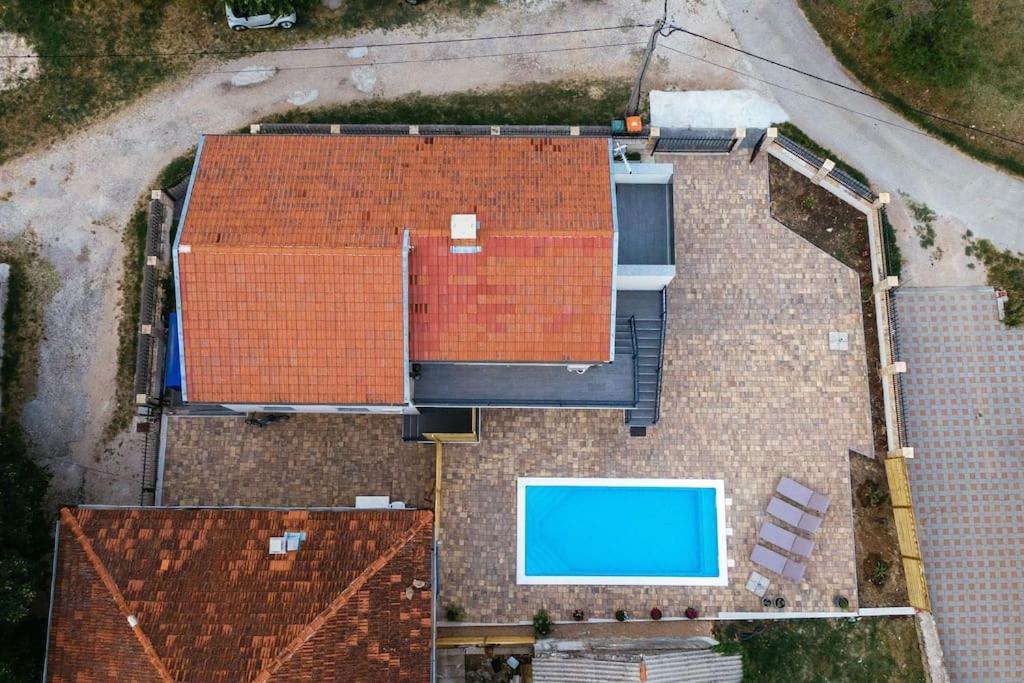 Holiday Home Sofia - quiet village&quick highway close to Biograd na Moru and Zadar - Bed and Breakfast