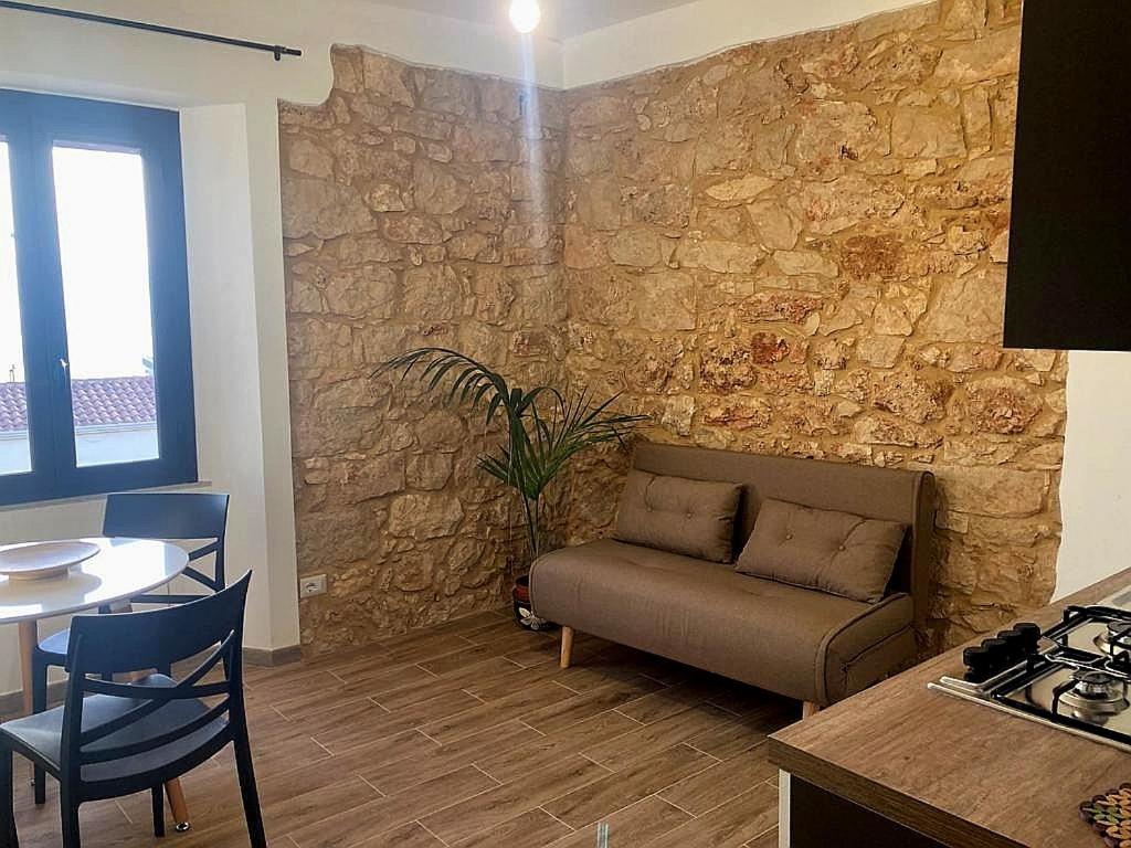 Apartment with Mountain View