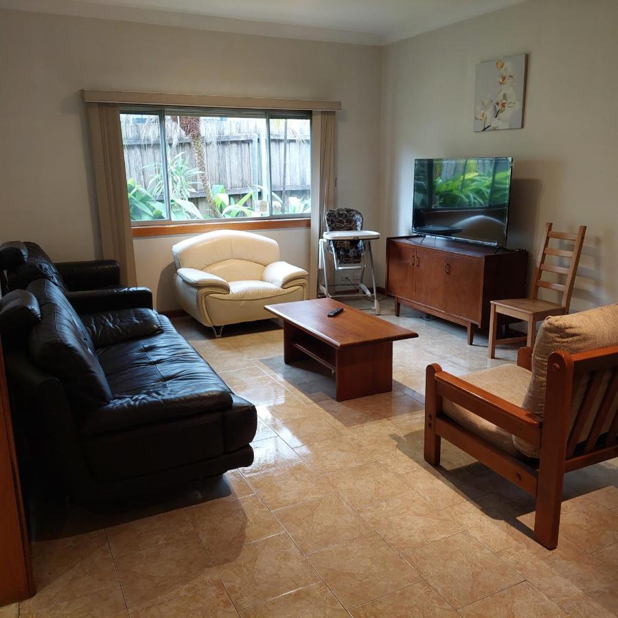 B&B Sydney - Quiet 4 bedrooms house in Belmore NSW - Bed and Breakfast Sydney