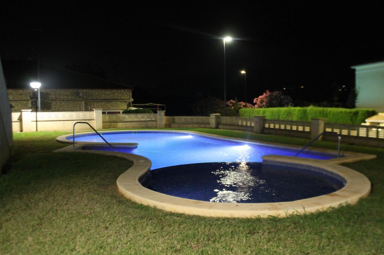 Apartamento a 250 metros de Playa Deveses - Piscina y Relax Denia - Chambres d'hôtes Denia