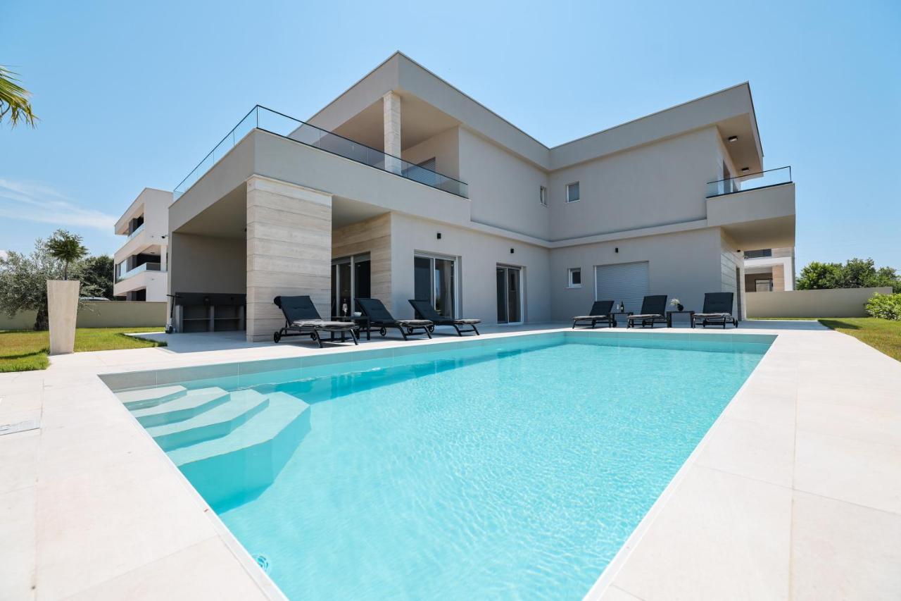 B&B Nona - Premium Villa Antea with Pool - Bed and Breakfast Nona