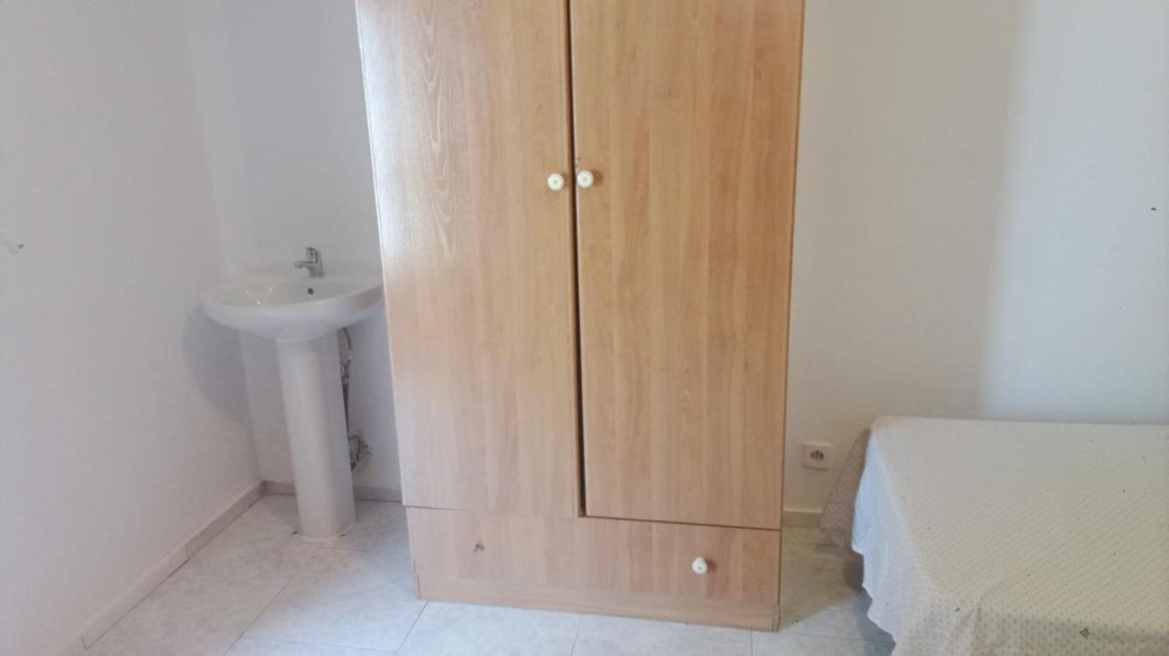Single Bed in Mixed Dormitory Room