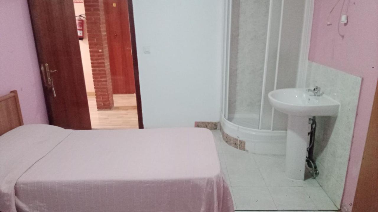 Single Bed in Mixed Dormitory Room