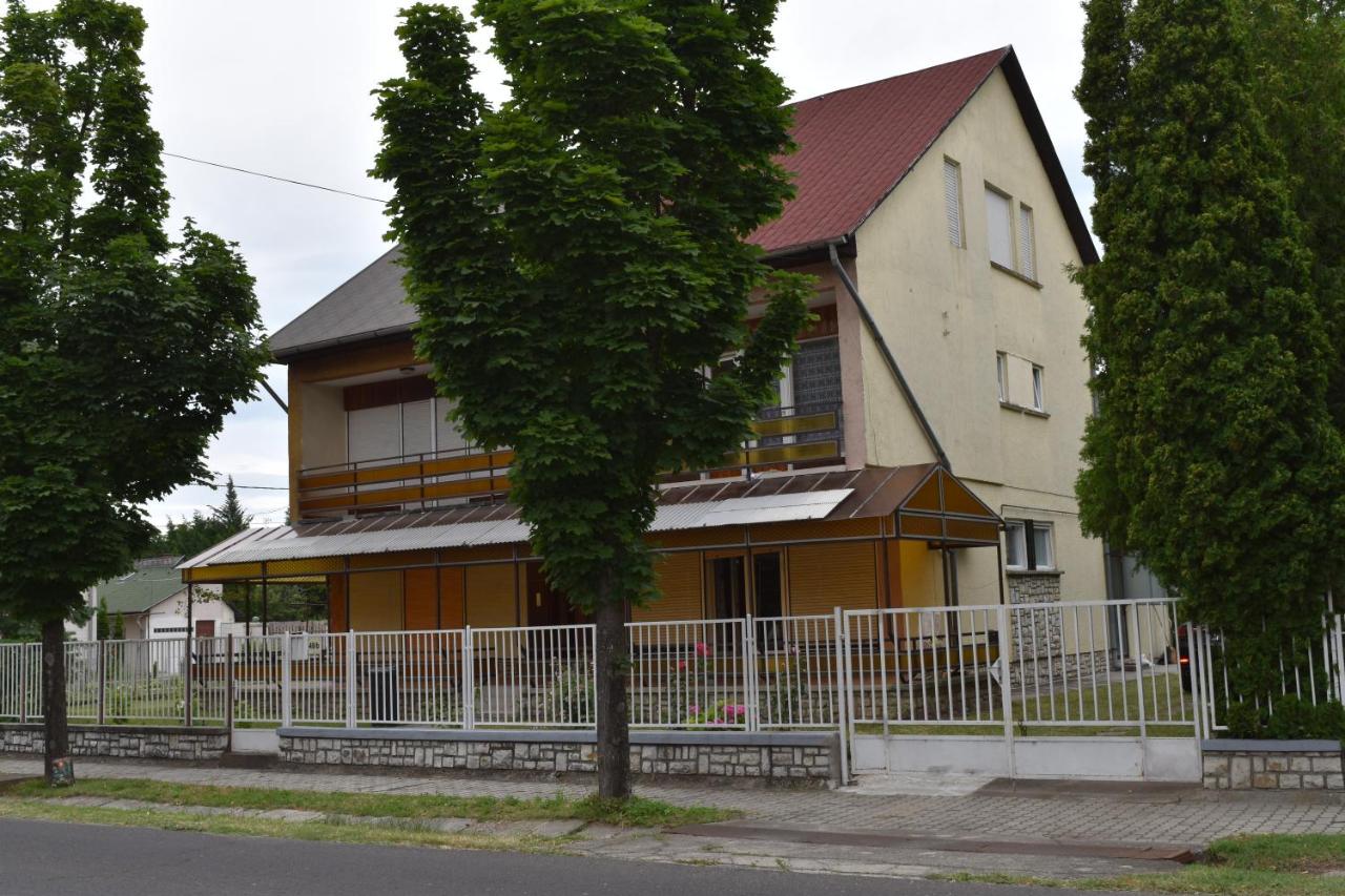 Aranypart 49-51 Apartman - Ferienwohnung