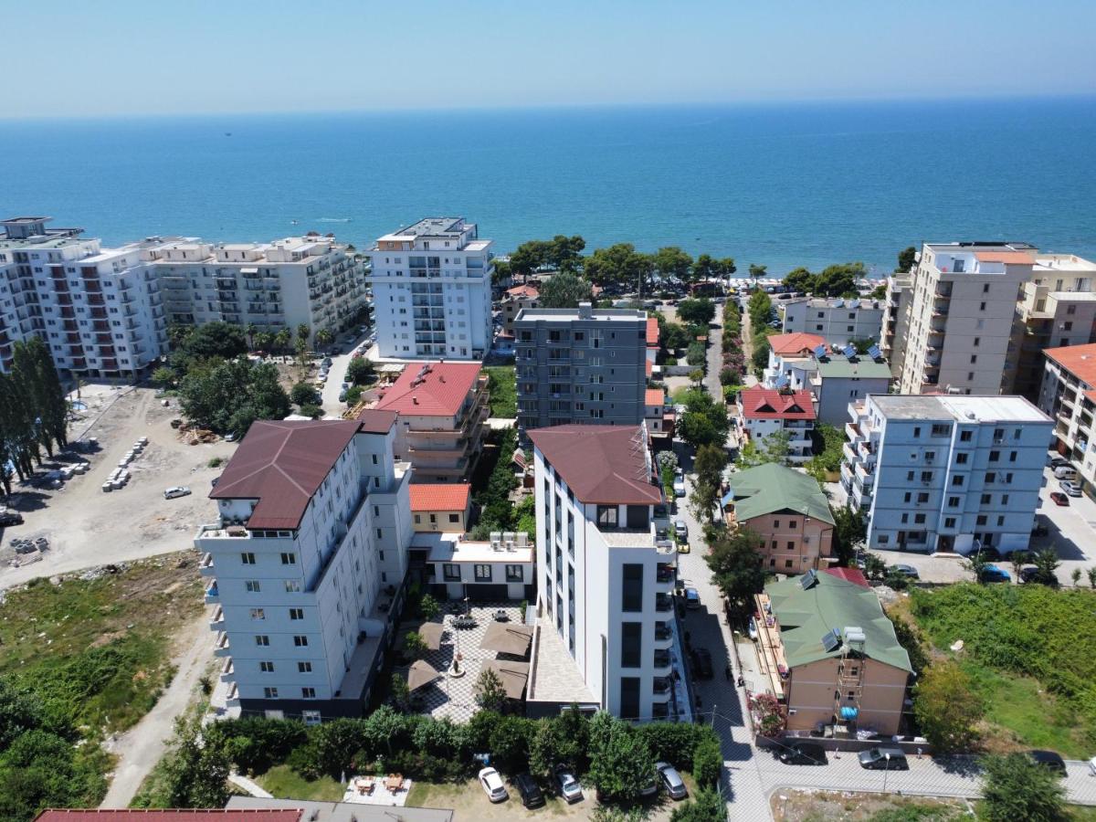 Maria Apartament’s Shëngjin Beach - B&B