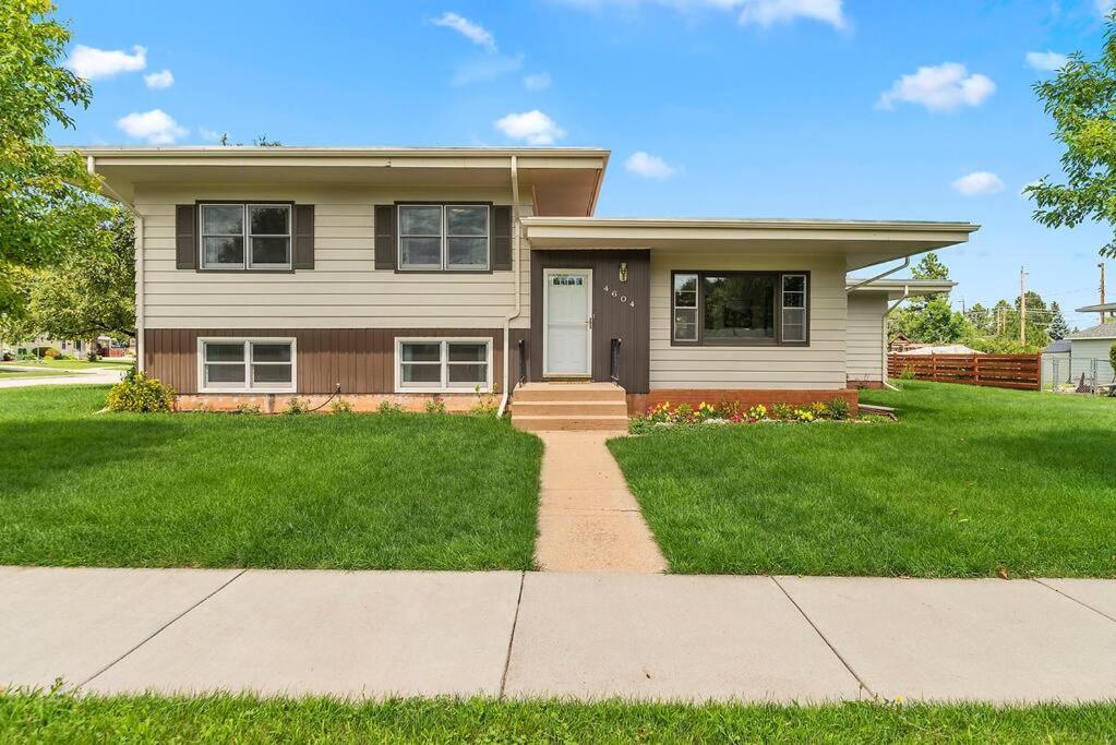 Mid-Century Magic - HUGE Space - B&B Rapid City