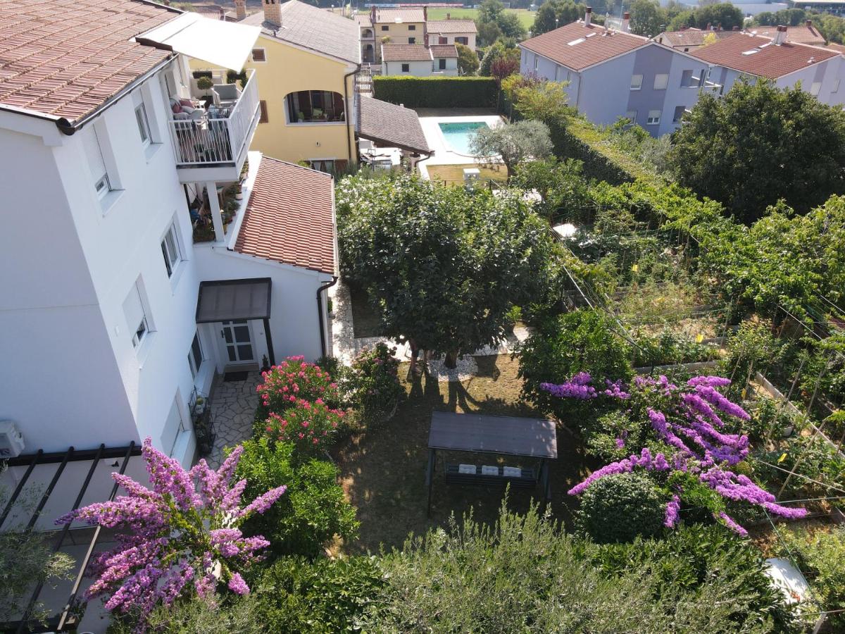 Modern and Elegant Apartment in a Quiet Part of Pula - Ferienwohnung Pula