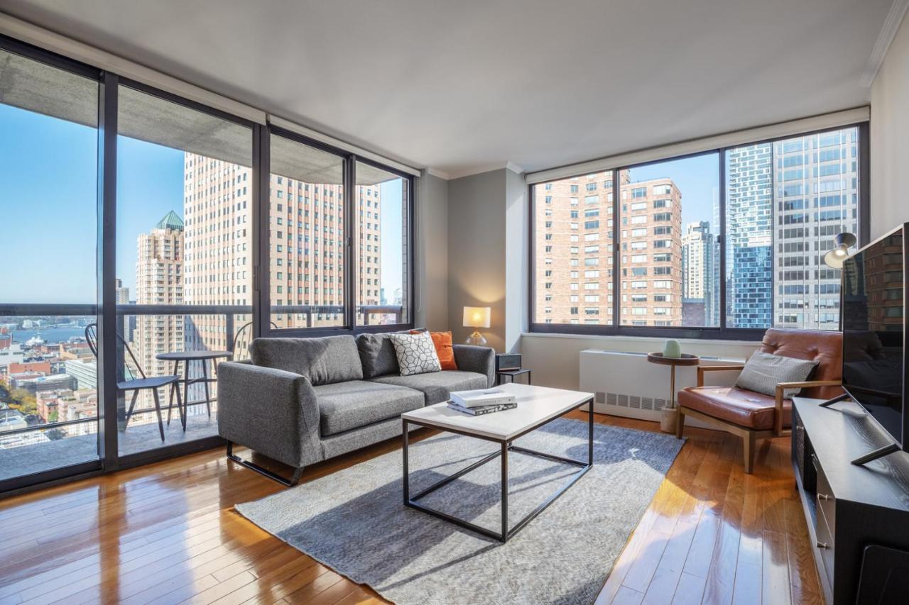 Midtown 1BR w Gym Roof Pool nr Broadway NYC-384 - Chambres d'hôtes New York