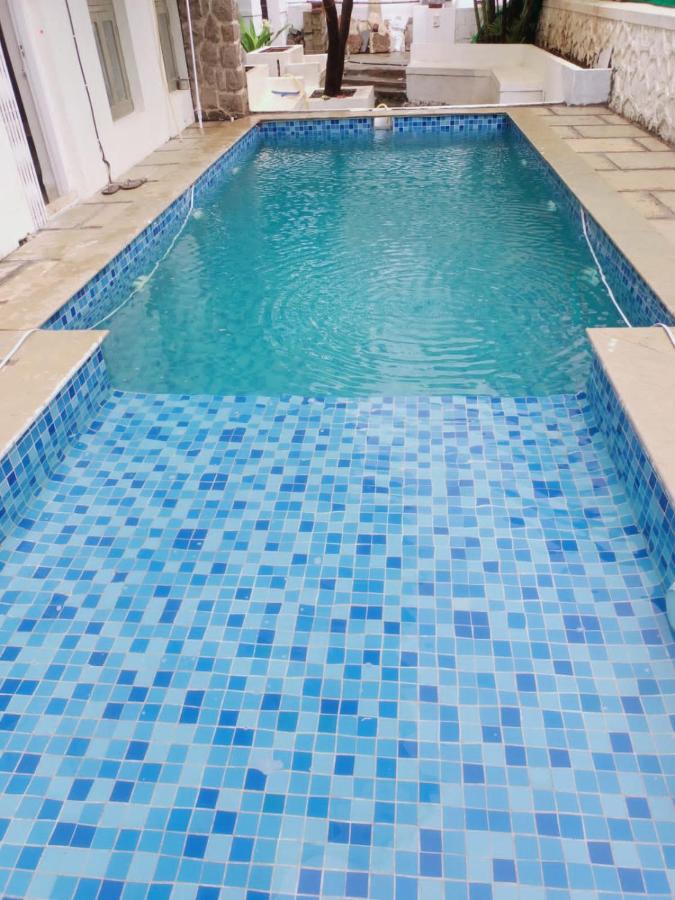 Lonavala Francis Villa Exclusive 4-Bedroom Family Retreat with Pool - B&B Lonavla