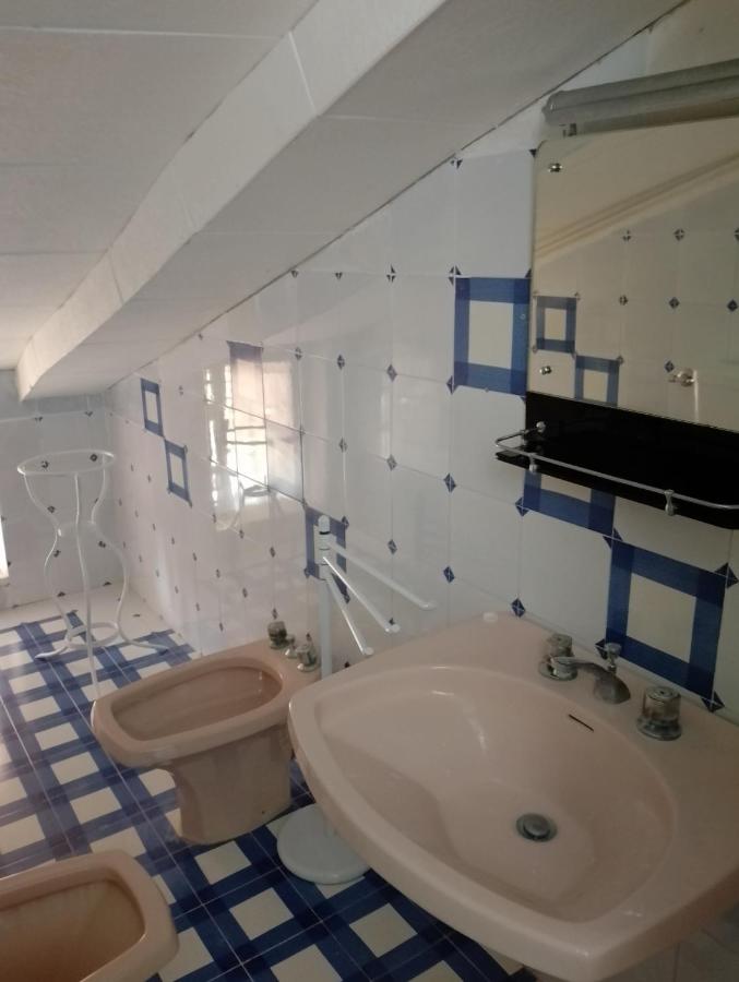 Chambre Double ou Lits Jumeaux avec Salle de Bains Commune