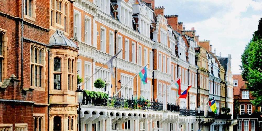 B&B London - 2 Bedroom flat in diplomatic enclave in Kensington - Bed and Breakfast London