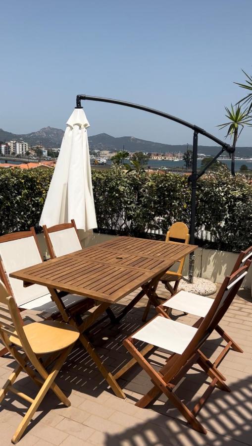 Sunny rooftop loft with gorgeous views of Olbia - Chambres d’hôtes Olbia