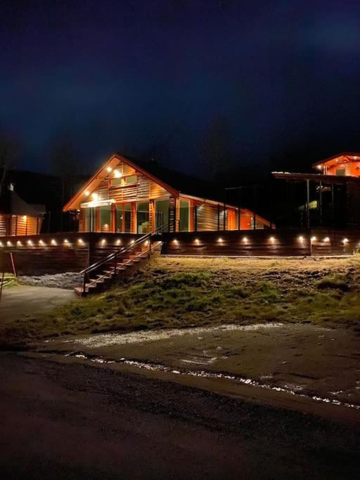 Hytte på Sør Senja med nydelig utsikt og jacuzzi - B&B Dragøya