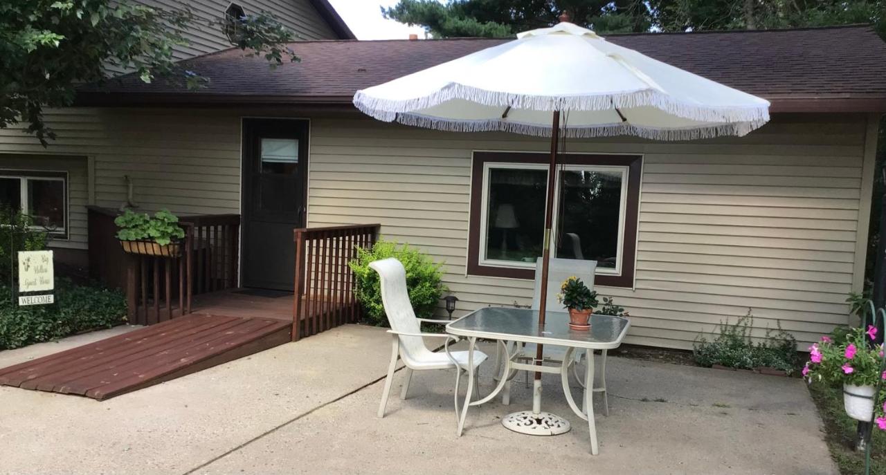 Big Hollow Guest House - B&B Spring Green