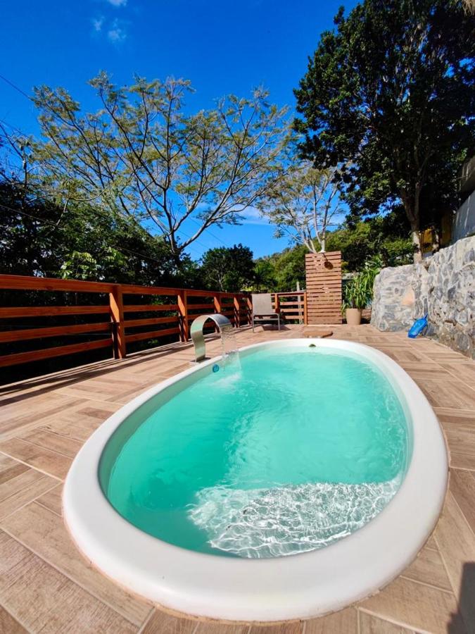 B&B Palhoça - Gray House - Com piscina aquecida pertinho do mar! - Bed and Breakfast Palhoça