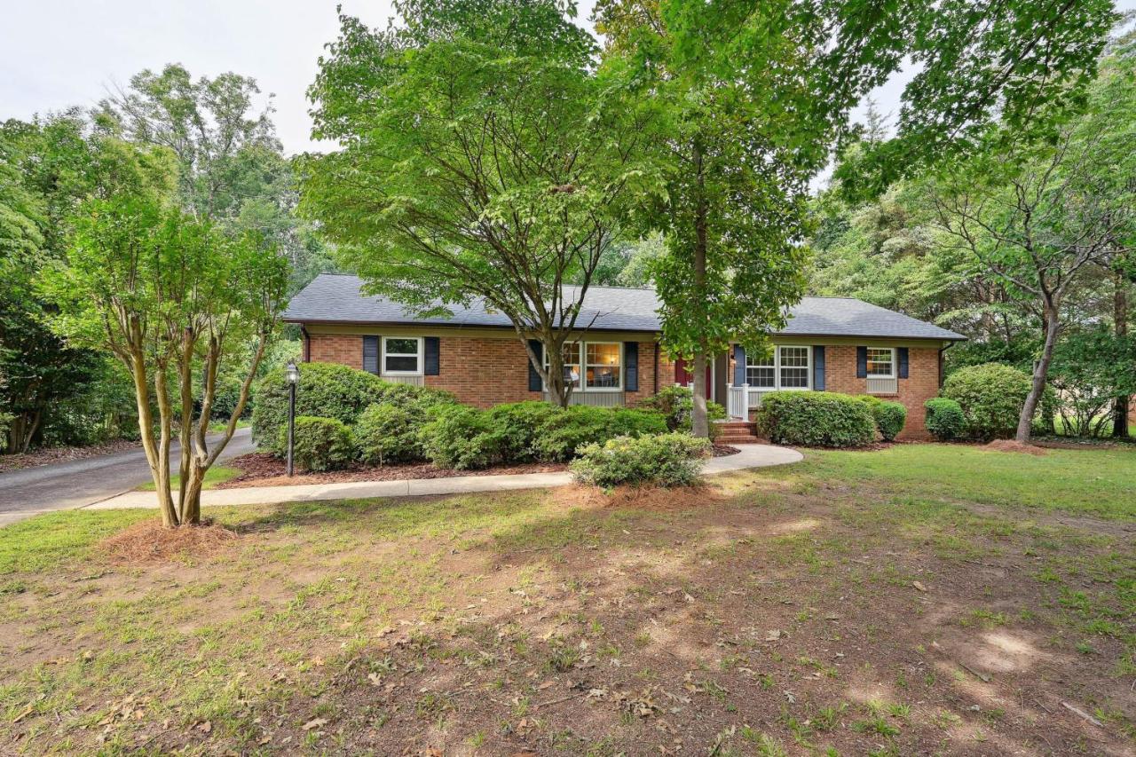 Greensboro Golf Getaway - 9 Mi to Downtown! - Bed and Breakfast