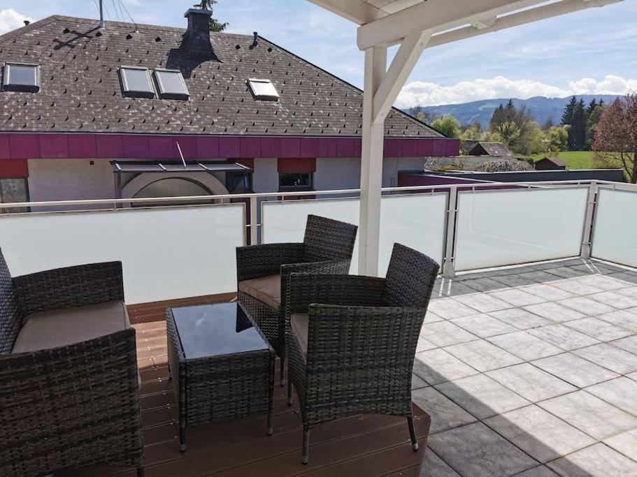 B&B Zeltweg - Großzügige Wohnung mit Terrasse - Bed and Breakfast Zeltweg