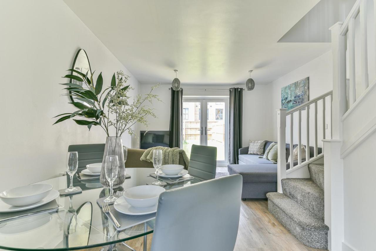 Beautiful New House in Derby For up to 5 Guests, Suitable for Families Contractors NHS Staff etc - B&B Derby