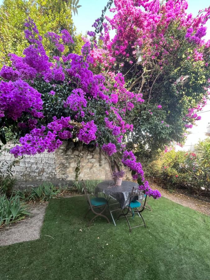 Haut de villa 2 chambres - vue mer - parking privé - B&B Grasse