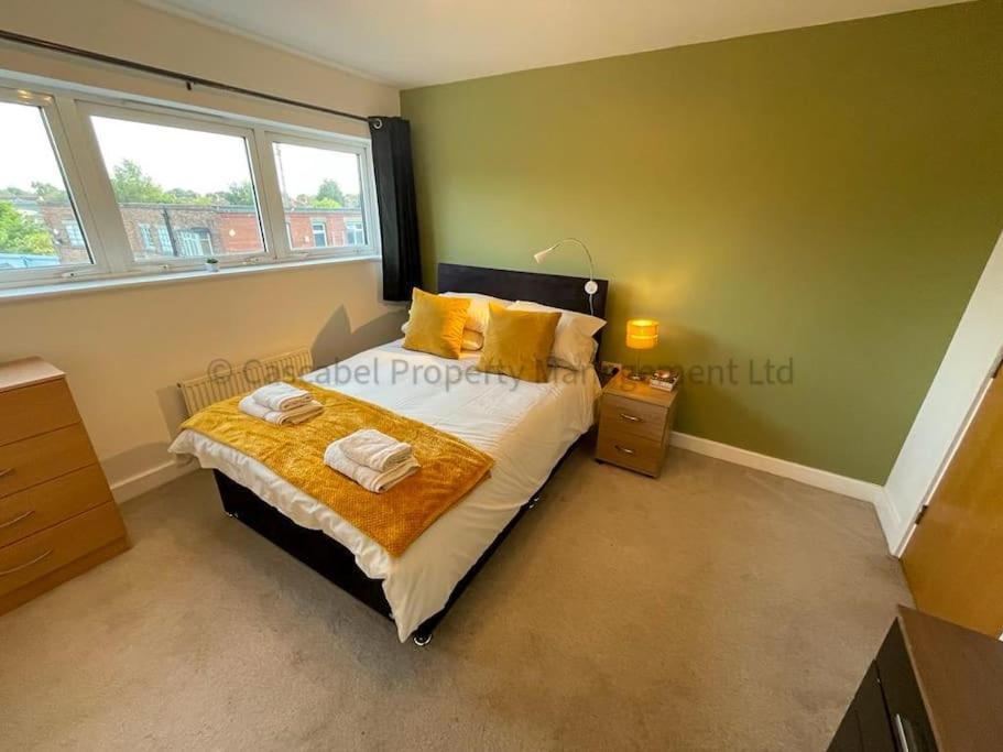 B&B Hull - 4 bed house, fully equipped & close to amenities. - Bed and Breakfast Hull