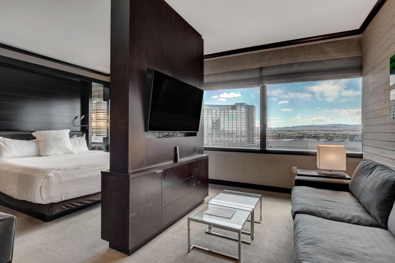 Suite with Mountain View