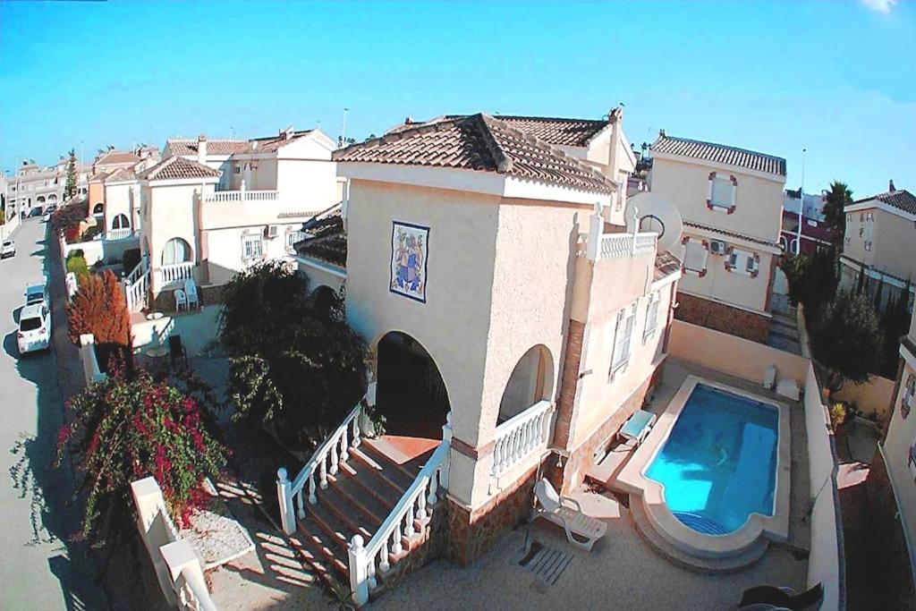 B&B Puertomarín - Stunning 6-Bedroom Villa - Bed and Breakfast Puertomarín