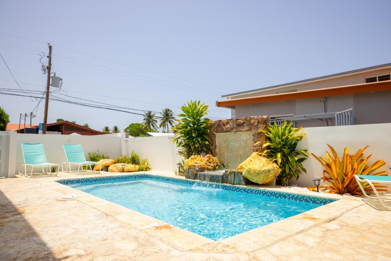 R&V Combate Beach House, 2nd Floor with Pool - Ferienwohnung