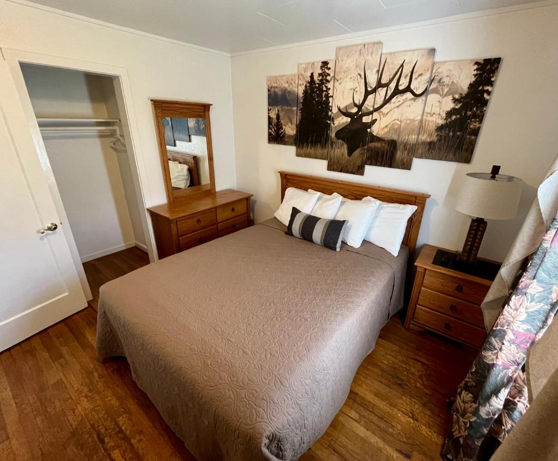 Suite with Mountain View