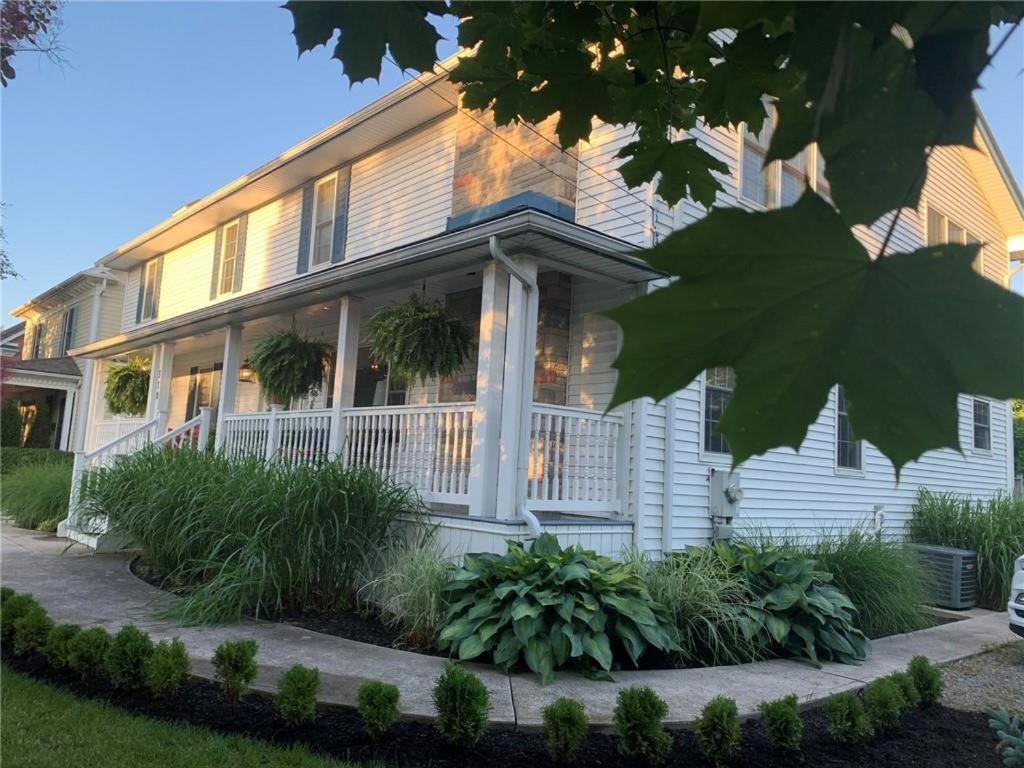 B&B Niagara-on-the-Lake - Centre Gate House Licence# 117-2023 - Bed and Breakfast Niagara-on-the-Lake