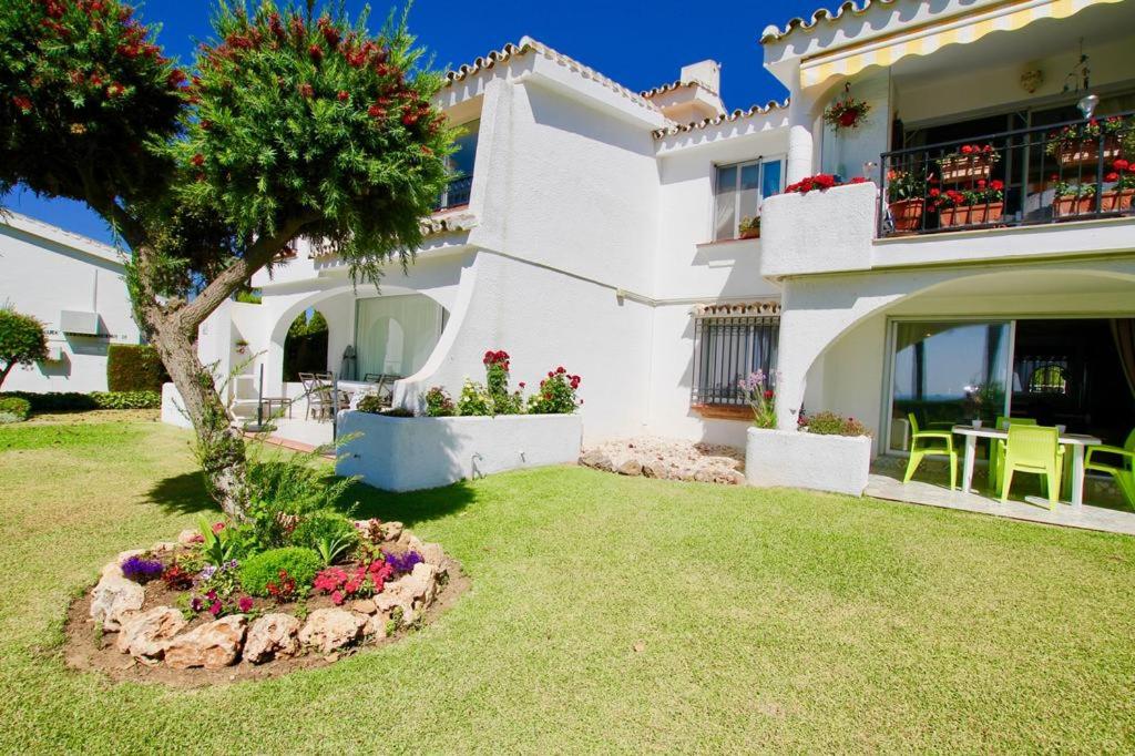 Miraflores Sea View Apartment with Garden - B&B