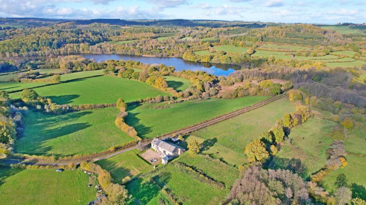 A l'Orée du Lac, 500m lac de Chamboux - B&B