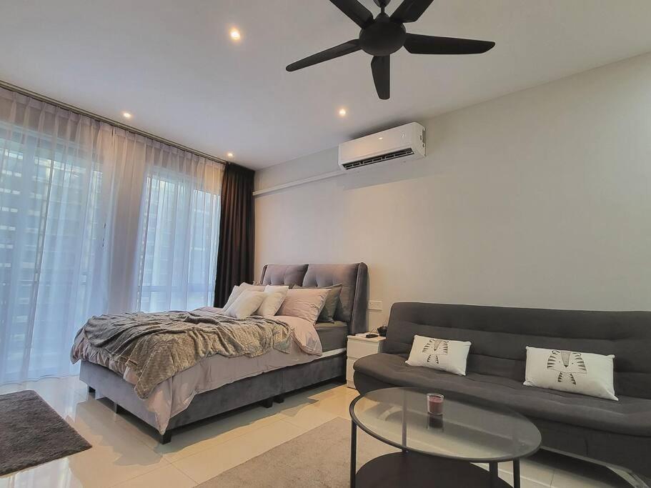 Experience Movie under the stars galaxy - Studio Suites - 15 mins to CIQ - Chambres d'hôtes Johor Bahru