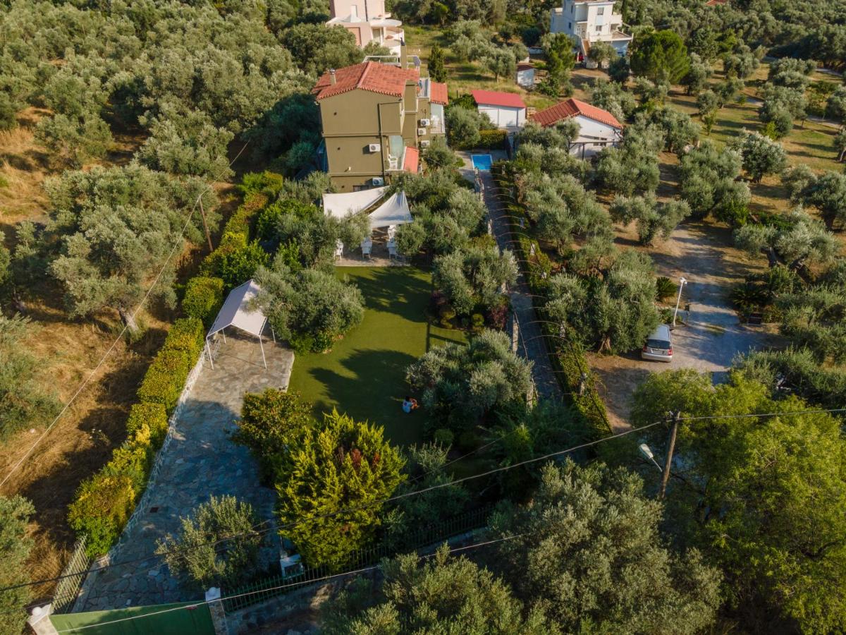 Ampoulos Rooms & Apartments - B&B
